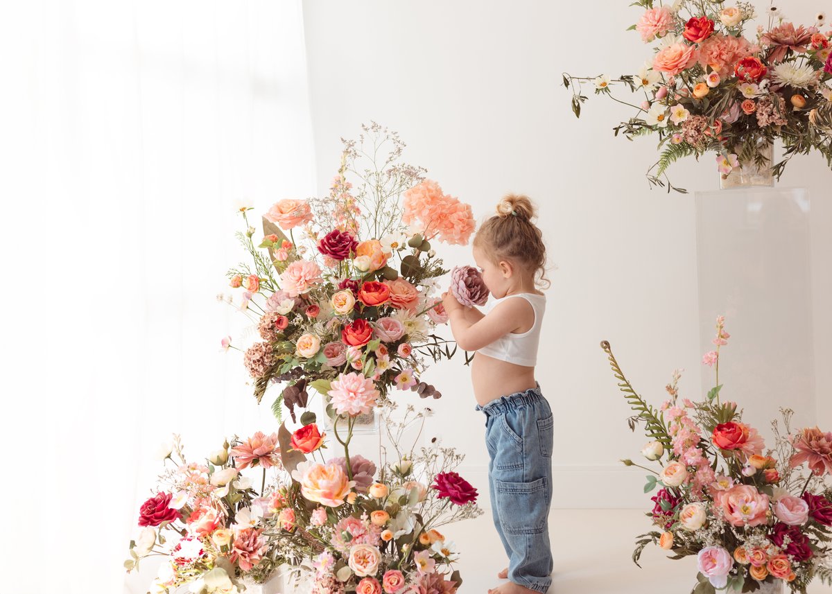 Maternity - Sibling Smelling Flower